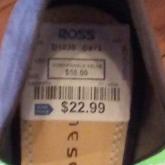 NWT Chinese Laundry heels - size 7 - grey/gold suede - Picture 2 of 3